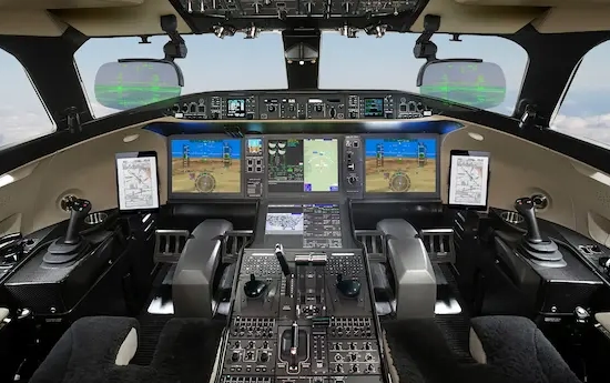 Bombardier-Global-8000-Cockpit