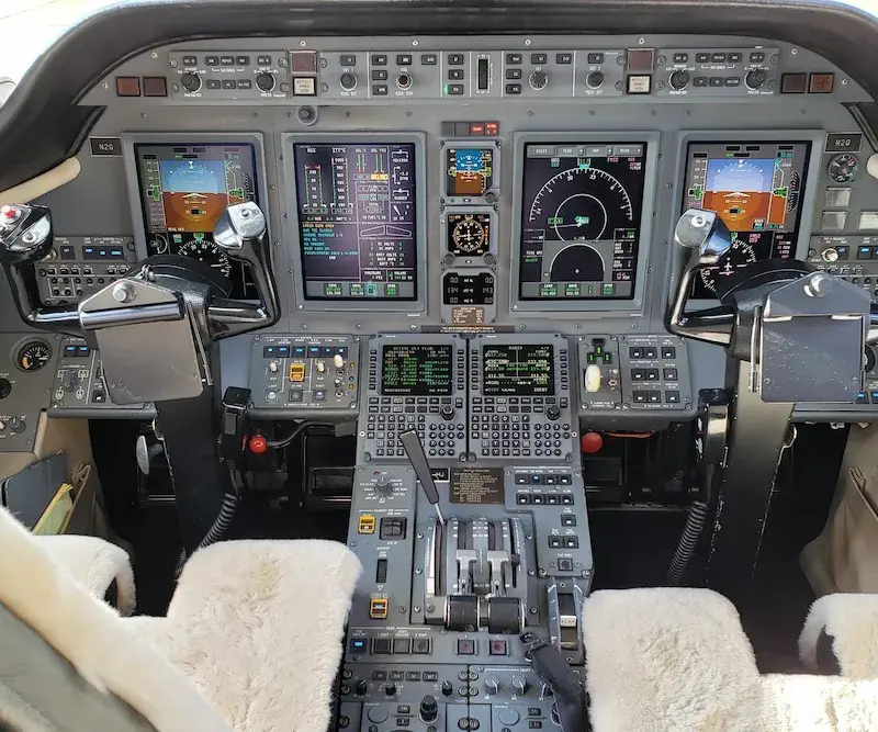 Cessna Citation Sovereign flight deck with Collins Pro Line 21 avionics suite and cockpit controls