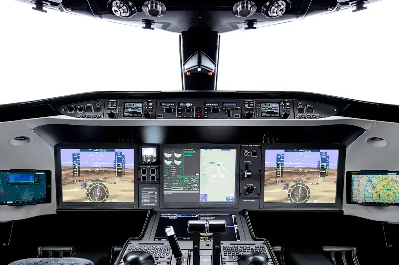 Charter-Bombardier-Global-8000-Flydeck