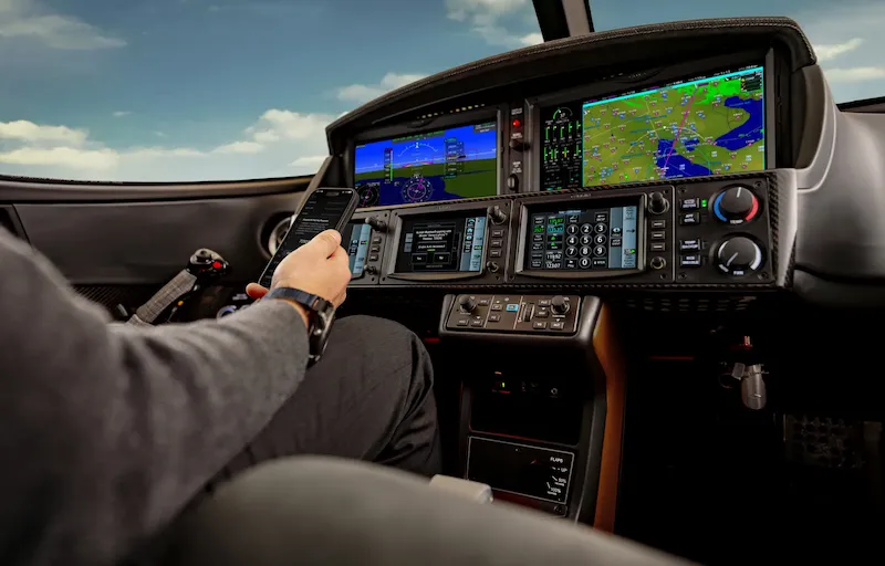 Charter-Cirrus-Vision-Jet-SF50-Flight Deck