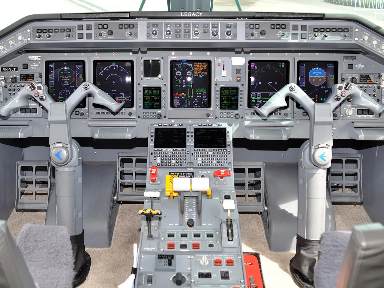 Charter-Embraer-Legacy-600-Flight-Deck