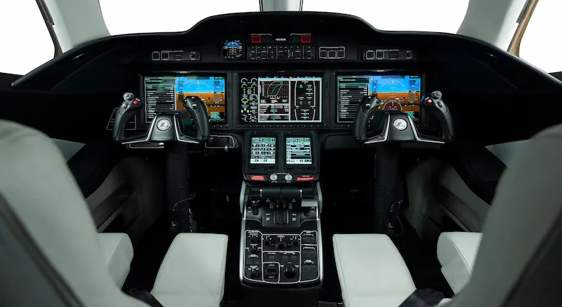 Charter-HondaJet-Elite-2-avionics