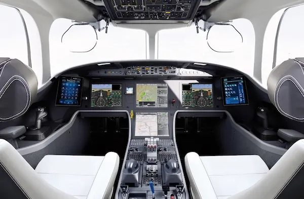 Dassault_Falcon_8X-cockpit